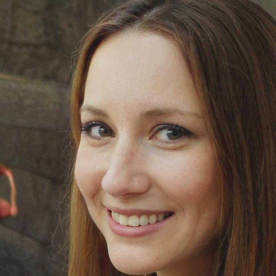 Portrait of Iris Kemp, Strategic Finance Consultant